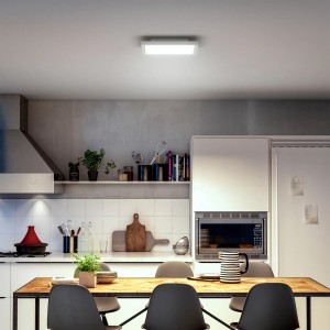 Quadratische, weiße Philips Hue Aurelle LED-Panelleuchte (30x30 cm) an der Decke einer Küche.