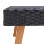 Detailansicht: Schwarzer Rattan-Tisch des vidaXL Garten-Lounge-Sets mit Holzbeinen.