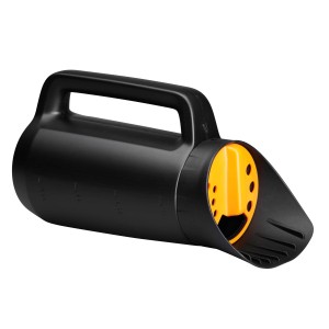 Fiskars Solid Streuer, schwarz, für Sand, Salz und Dünger. Gartenhandgerät mit Griff und Dosierfunktion.