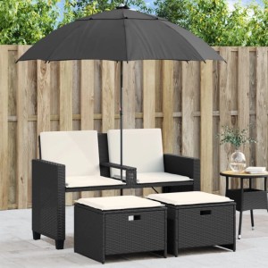 Schwarzes 2-Sitzer Gartensofa mit Sonnenschirm und Hockern aus Polyrattan.