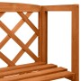 Detailansicht: Spalier aus Tannenholz mit Ablagen für Garten und Balkon.