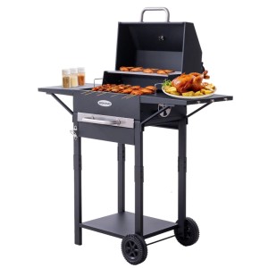 HOMAVO Holzkohlegrill mit Deckel, Grillgut auf dem Rost und Ablageflächen.