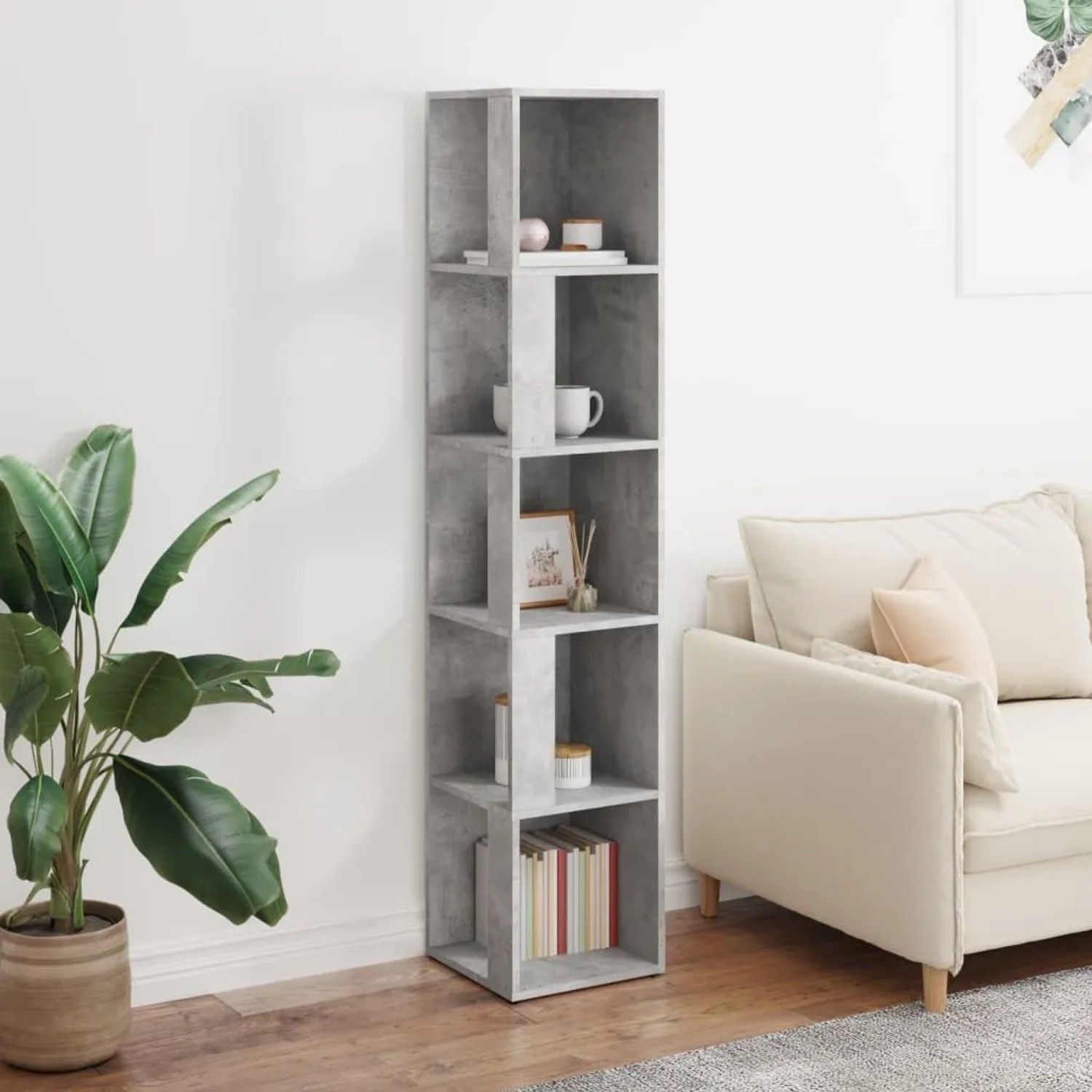 Eckregal Betongrau, 164,5 cm hoch, mit fünf Fächern für Bücher und Deko im Wohnzimmer.