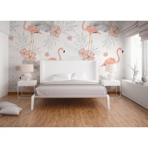 Fototapete mit Palmen, Flamingos und Blüten in Orange und Weiß im Schlafzimmer.