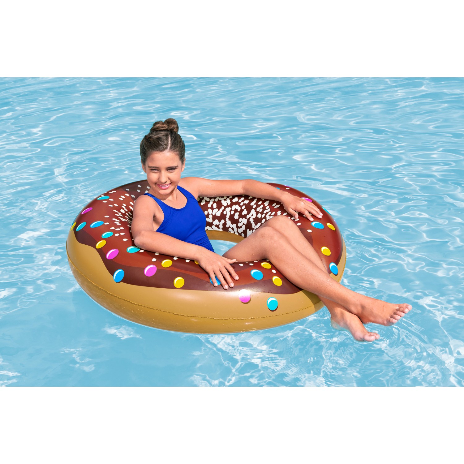 Bestway Schwimmring Donut (Ø 107 cm) mit Mädchen im Wasser.