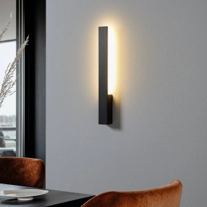 Moderne, schwarze LED Wandleuchte Ivano von Arcchio aus Aluminium, 2-flammig für den Flur.