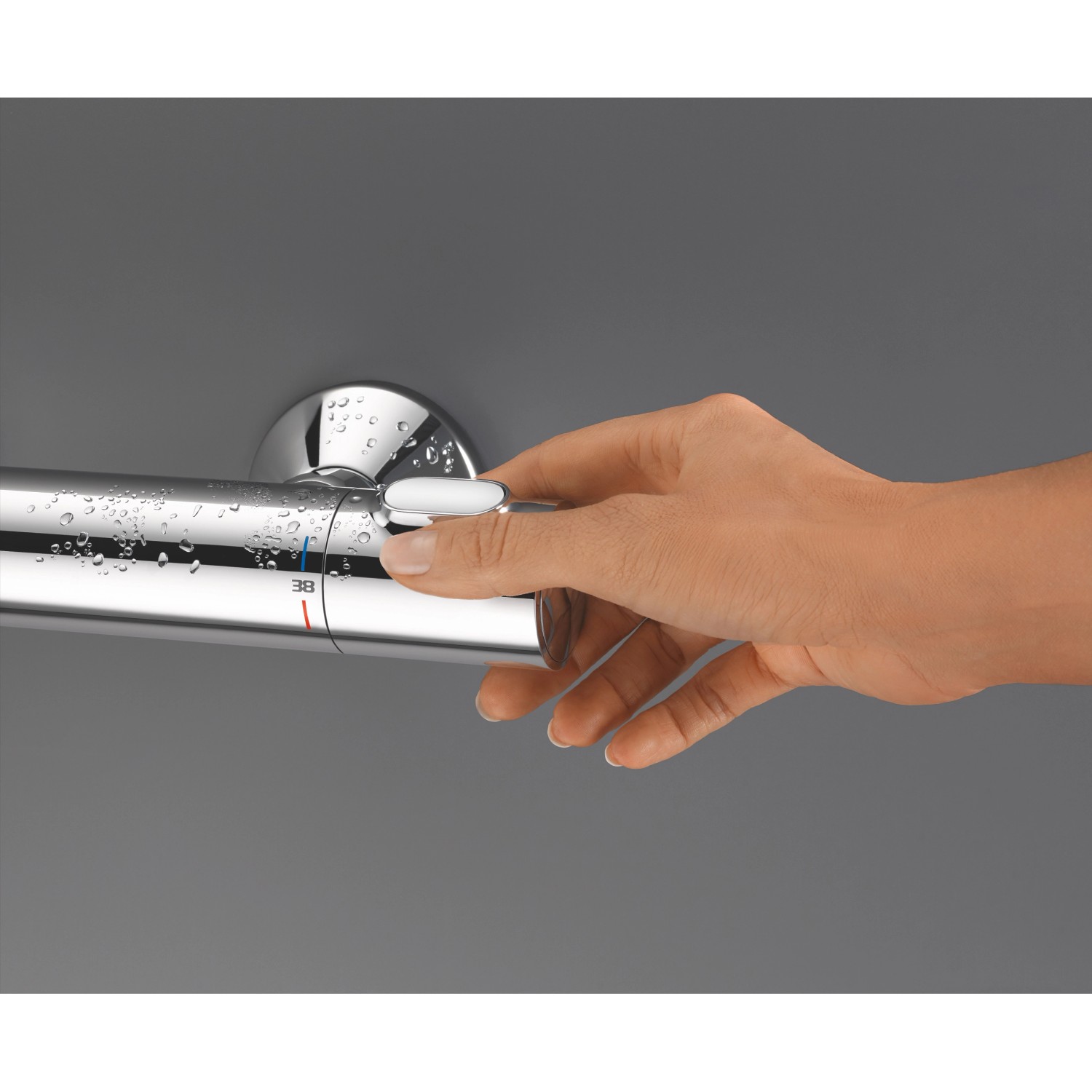 Grohe QuickFix Thermostat-Brausebatterie in Chrom, Hand bedient Temperatur.