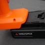 Yard Force Mitteldruckreiniger LW C02B mit Akku. Detailaufnahme der Akku-Verbindung.