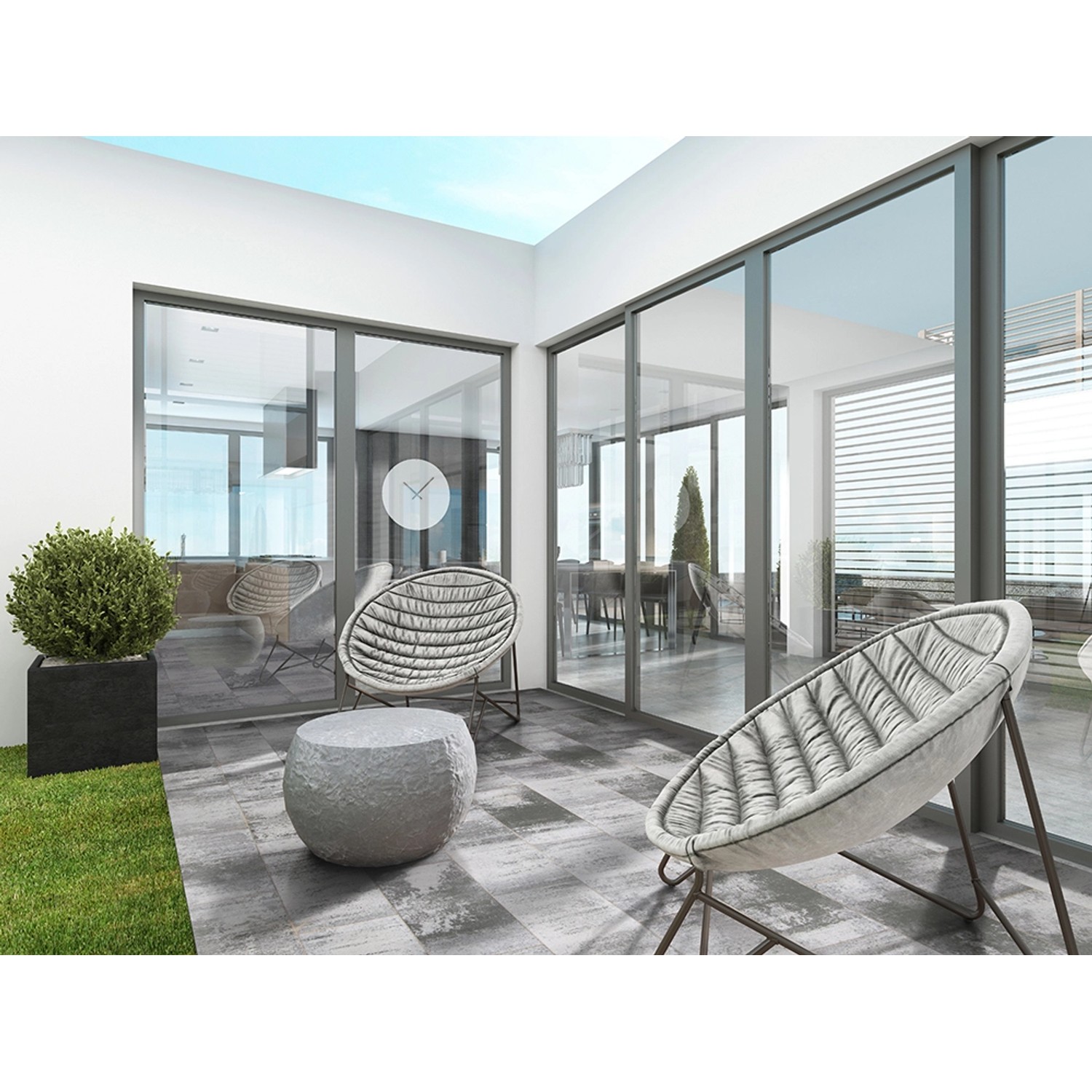 Verlegte EHL Terrassenplatten Lucca Muschelkalk 60x26,6x5 cm auf einer Terrasse mit Gartenmöbeln.