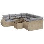 Beige 9-teilige Garten-Sofagarnitur aus Rattan mit Tisch und grauen Kissen.