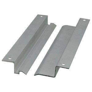 Deckenmontage-Set für Infrae Heizpaneel Smart/Frame/Design, bestehend aus zwei silbernen Halterungen.