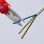 Knipex Elektrikerschere 160 mm schneidet blaues Kabel. Zange mit rot-blauem Griff.