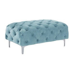 Vente-unique Sitzhocker Edwina, hellblau, 103 cm. Samtbezug mit Chesterfield-Knopfheftung und silbernen Füßen.