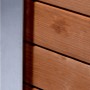 Detailansicht: Braunes Dobar Hochbeet Rollfi aus Holz mit Rollen und Metallecken.