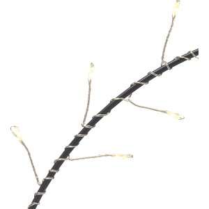 Detailaufnahme: Schwarzer LED Metallring (Ø 30cm) mit warmweißen Mini-LEDs, ideal als Außendekoration.