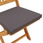Detailaufnahme: Stuhl aus Akazienholz mit grauem Sitzkissen, Teil des 3-tlg. Garten Bistro Sets.