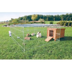 Trixie Freilaufgehege Natura verzinkt mit Abdeckung, 144x58x116cm, mit Kaninchen und Stall