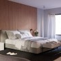 Schlafzimmer mit Akustikpaneel Walnuss, MDF mit schwarzem Filz, 60x270cm, FSC®-zertifiziert.