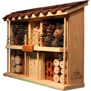 Dobar Insektenhotel-Bausatz Landhaus Komfort aus Holz mit Füllmaterialien.