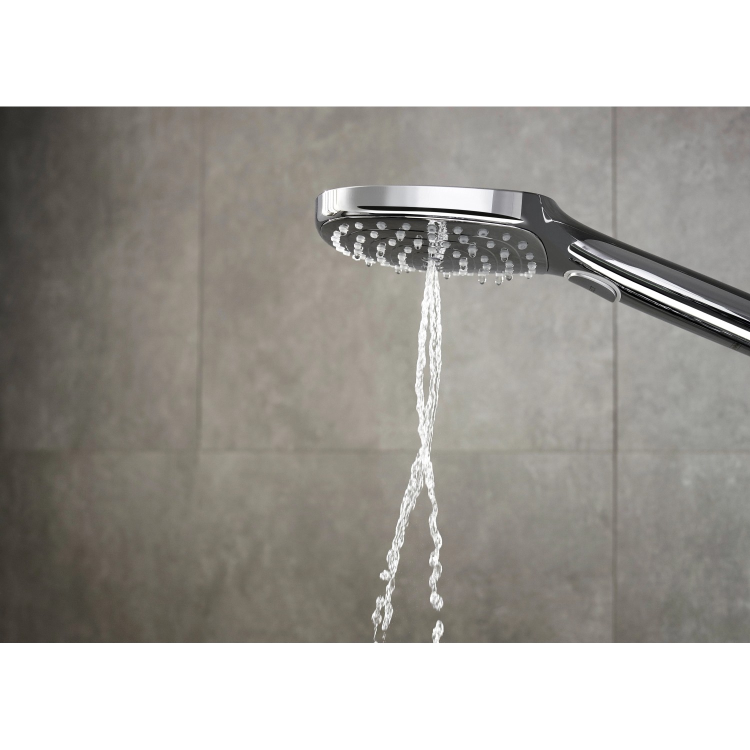 Hansgrohe Raindance Select E 120 Handbrause Chrom mit Wasserstrahl.