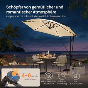 Beiger WOLTU Sonnenschirm mit Solar-LED-Beleuchtung über einer Terrasse am Abend. 360° drehbarer Gartenschirm.