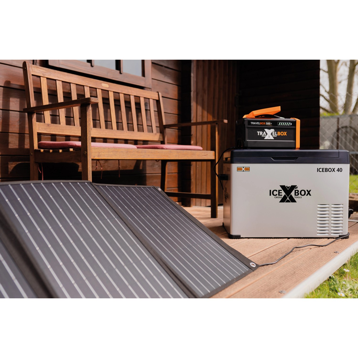 Cross Tools Travelbox 500+ mit Power Station und Solarmodul für Camping & Outdoor.