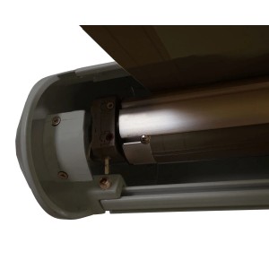 Detailaufnahme der MCW Kassettenmarkise (5x3m) in Anthrazit/Grau, Fokus auf Mechanik und Kassette.