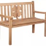 Gartenbank Kleeblatt aus Teakholz mit abgerundeten Armlehnen und Kleeblatt-Motiv im Rückenteil.