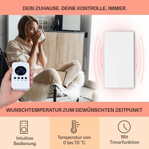 Klarstein Wonderwall Air 60 Infrarotheizung in Weiß mit Fernbedienung an der Wand, Frau trinkt Tee.