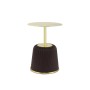 Eleganter, runder, brauner MeGusta Beistelltisch Zeno mit goldfarbener Tischplatte.