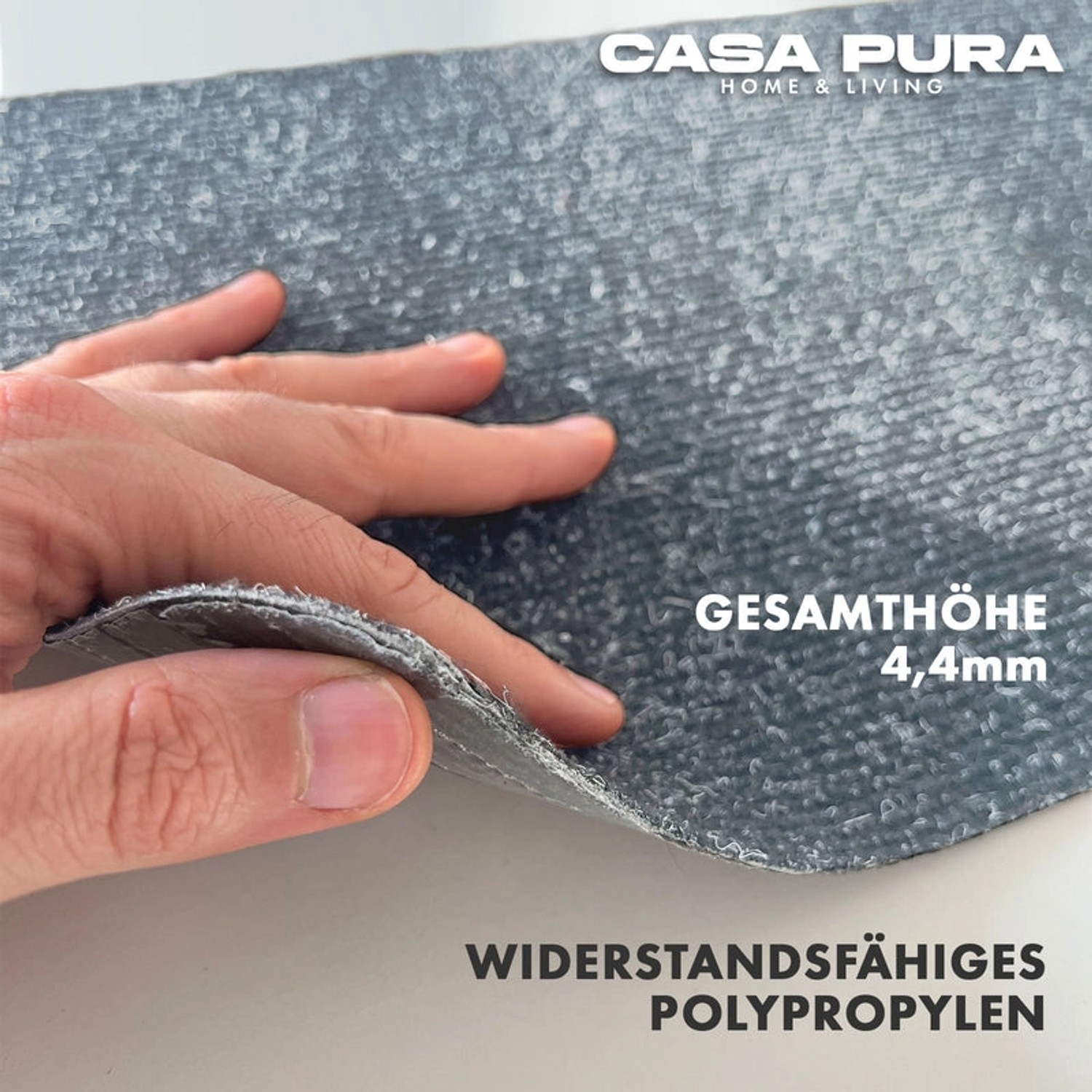 Detailaufnahme: Graue Karat Stufenmatte Leipzig, selbstklebend, aus Polypropylen.