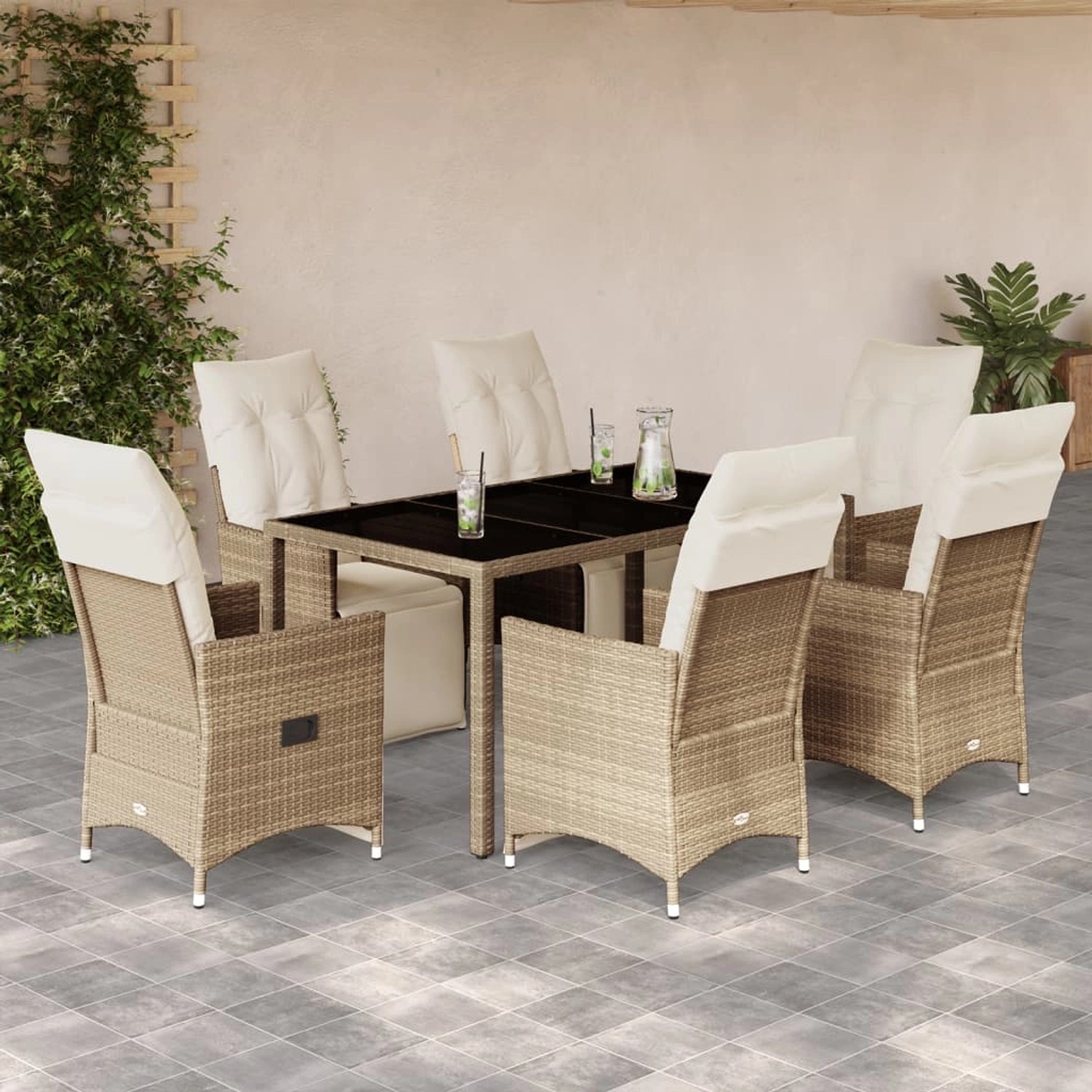 7-tlg. Garten-Bistro-Set: Beige Poly Rattan Möbel mit Tisch, Stühlen und Kissen für Garten oder Terrasse.