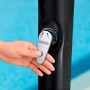 Detailaufnahme: Hand bedient Temperaturregler der Bestway Solarflow Gartendusche.
