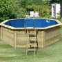 Karibu Holzpool Modell 2 Set mit Filteranlage und Leiter im Garten.