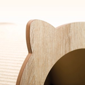 Detailansicht: Vesper Katzenhöhle Minou in Eichenoptik mit Kratzmatte.