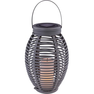 Graue LED Solar Laterne mit Feuereffekt in Rattanoptik für den Außenbereich.