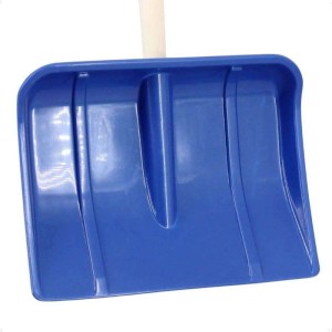 Blaue Galaflor Schneeschaufel für Kinder mit Holzstiel. Kinder-Gartengerät für den Winter.
