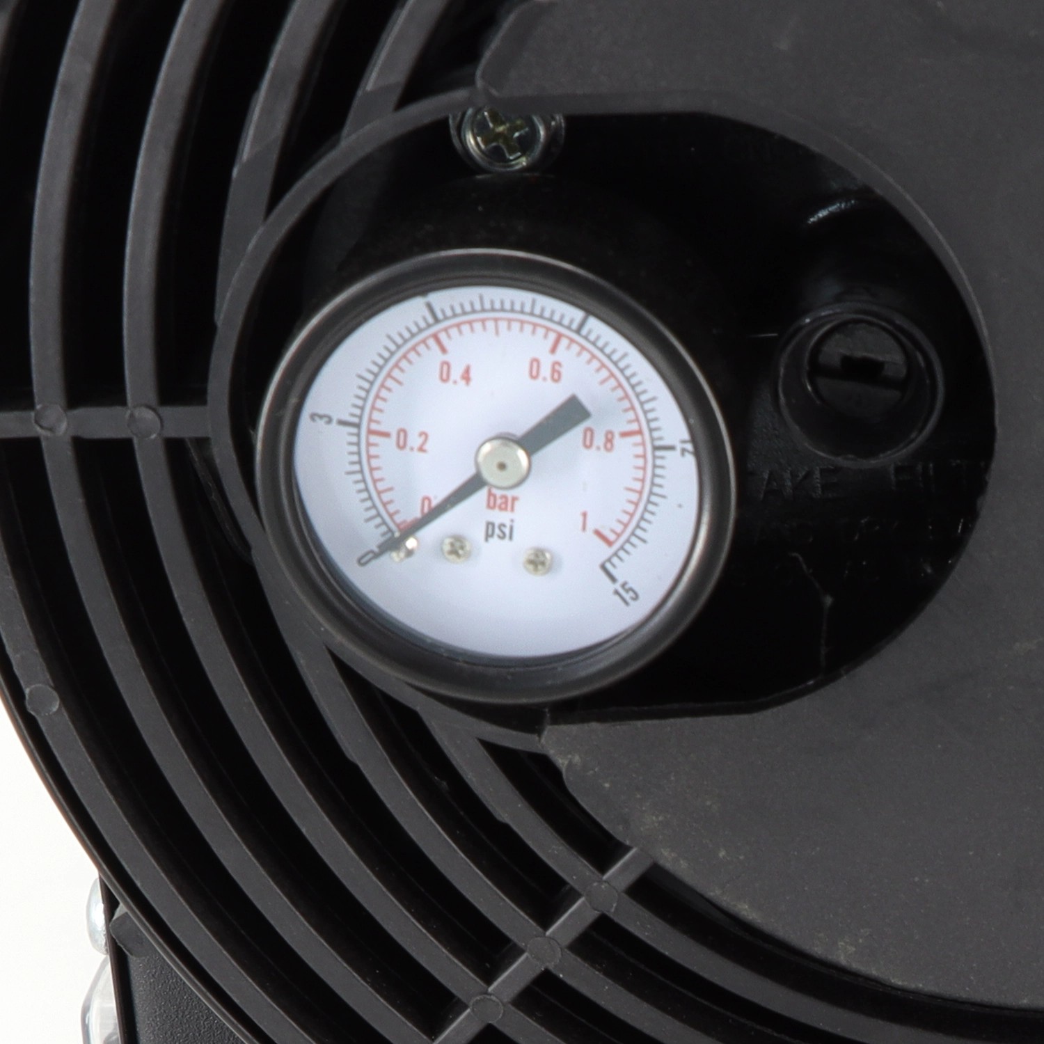 Detailaufnahme: Manometer der TroniTechnik Diesel Heizkanone 20kW. Druckanzeige in bar/psi.