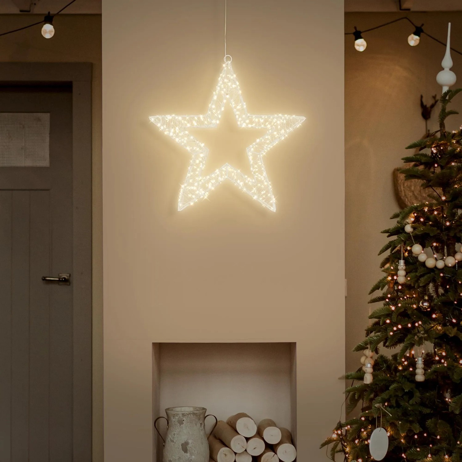 ECD Germany Weihnachtsdeko: 3-teiliger LED-Sternenstapel Auf Holzblock, 57 Cm, Batteriebetrieben Mit Timer
