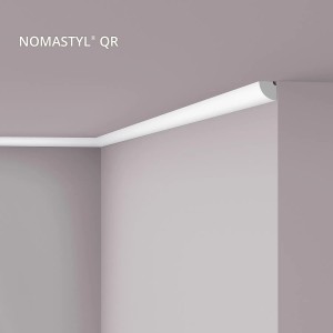 Weiße NOEL & MARQUET NMC QR Eckleiste als Zierleiste an Wand und Decke.