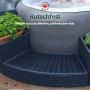 Canadian Spa Stufe in Braun für runde Whirlpools, gefertigt aus wetterfestem, synthetischem Holz.