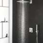 Grohe Rainshower 310 SmartActive Cube Kopfbrause-Set in Chrom mit zwei Strahlarten im Duschbereich.