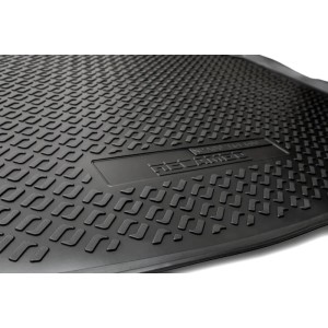 Schwarze Gummi Kofferraumwanne für VW T-Cross ab 2018 mit Varioboden in oberer Position.