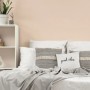 A.S. Création Vliestapete Meistervlies Protect Color Creme im Schlafzimmer mit Putzstruktur.