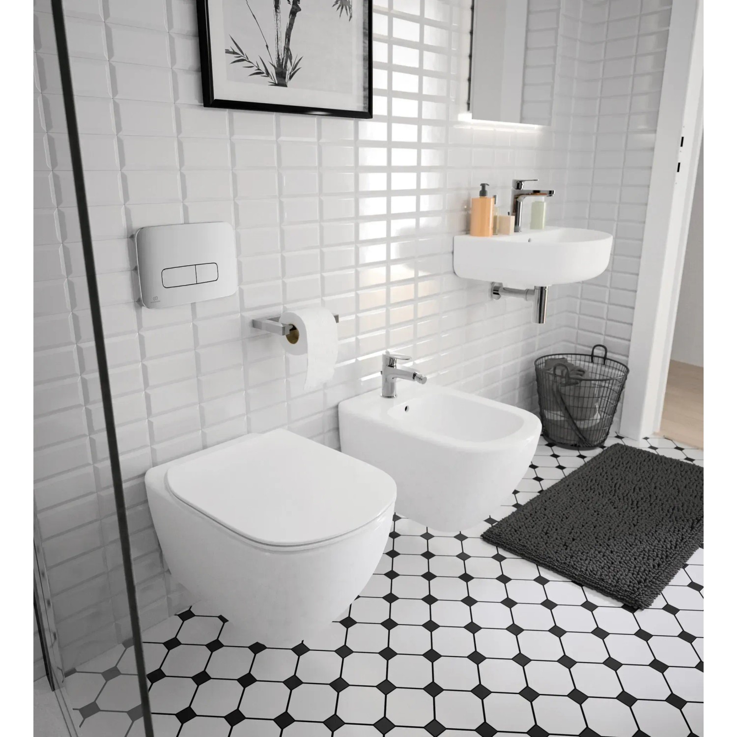 Moderne Bidetarmatur Cerafine O Chrom von Ideal Standard im Badezimmer.