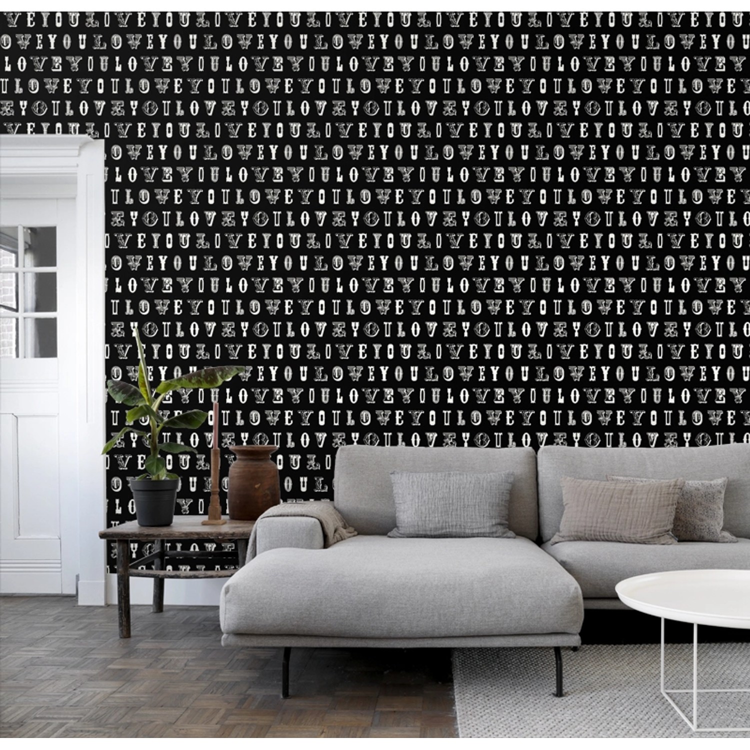 ESTAhome Vliestapete mit "Love You" Schriftzug in Schwarz-Weiß im Wohnraum.