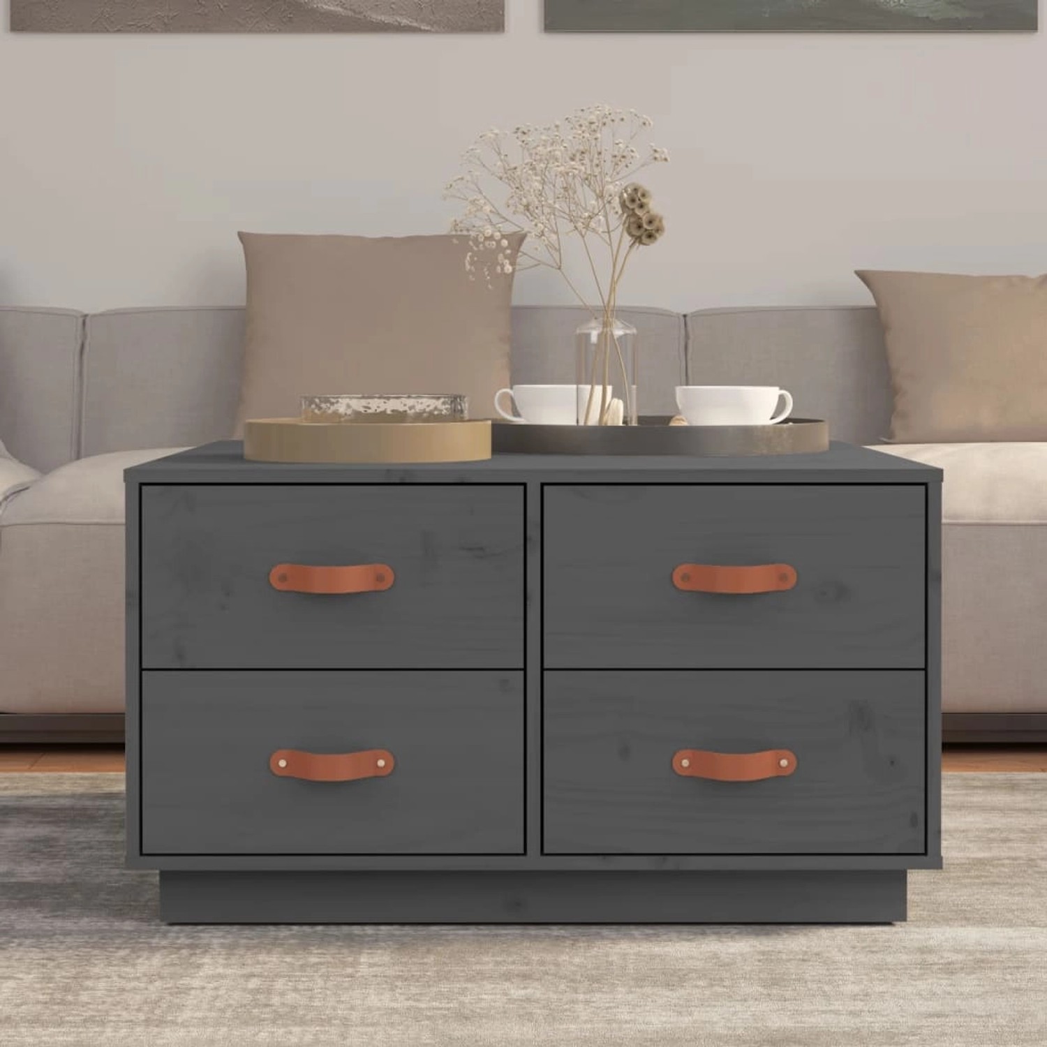 Grauer Couchtisch aus Kiefernholz mit vier Schubladen und Ledergriffen. Quadratisch, 80x80x45 cm.