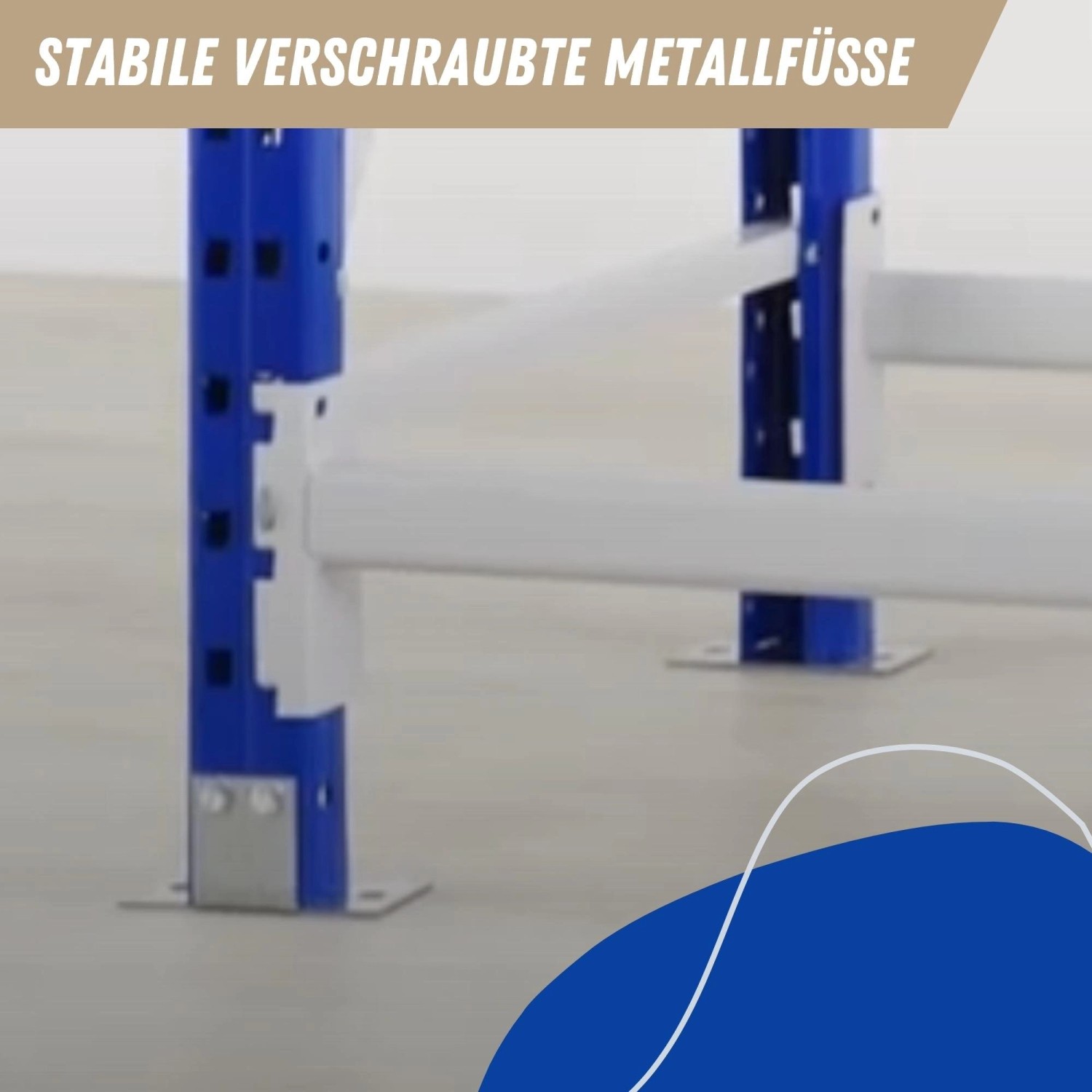 Detailaufnahme: Stabile, verschraubte Metallfüße des PROREGAL Reifenregals in Lichtblau und Lichtgrau.