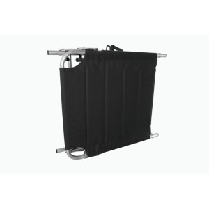Zusammengeklappte, schwarze XXL Aluminium Gartenliege mit Polsterung und Trageschlaufe.