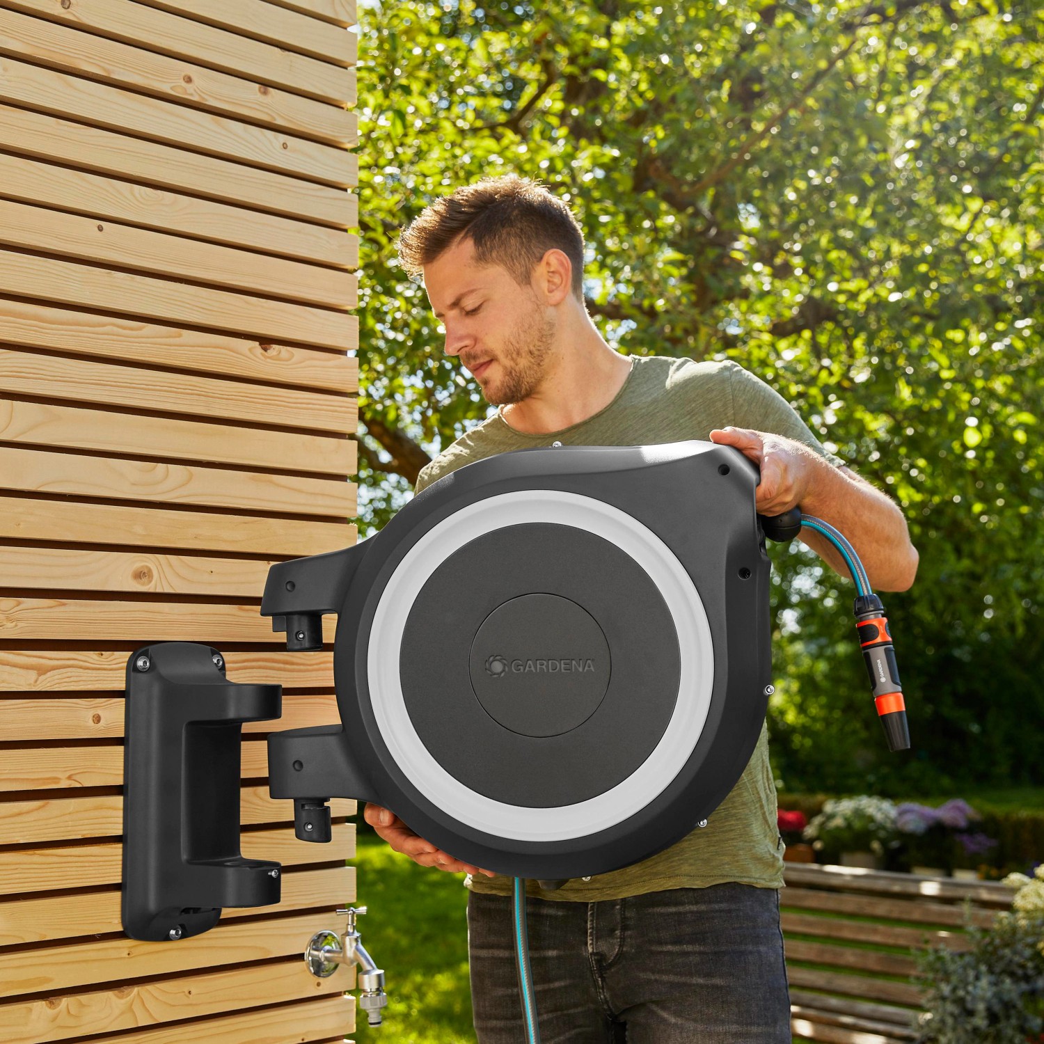 Gardena WandSchlauchbox XL 35 m & Reinigungsspritze bei OBI